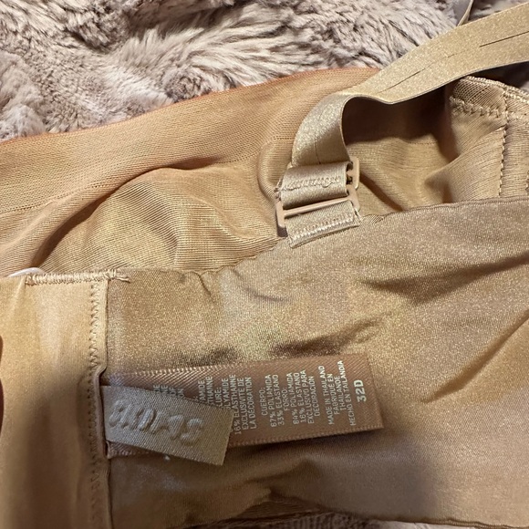 SKIMS Gold Women's Bra - Picture 3 of 4